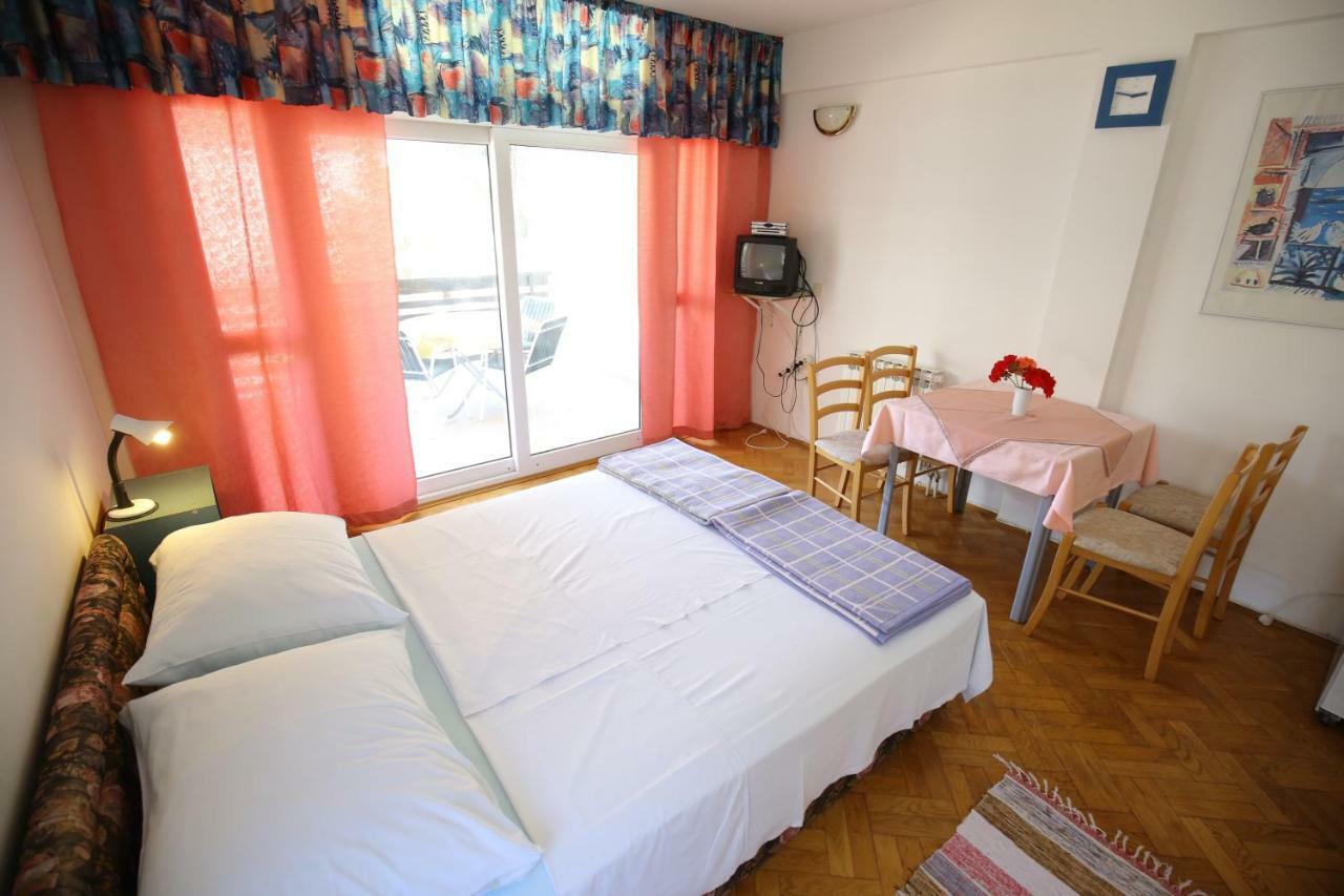 Apartments Paleka Petrcane Ngoại thất bức ảnh