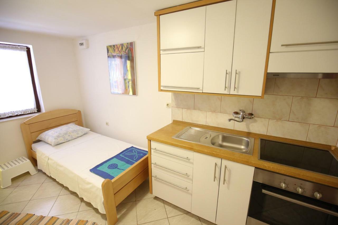 Apartments Paleka Petrcane Ngoại thất bức ảnh