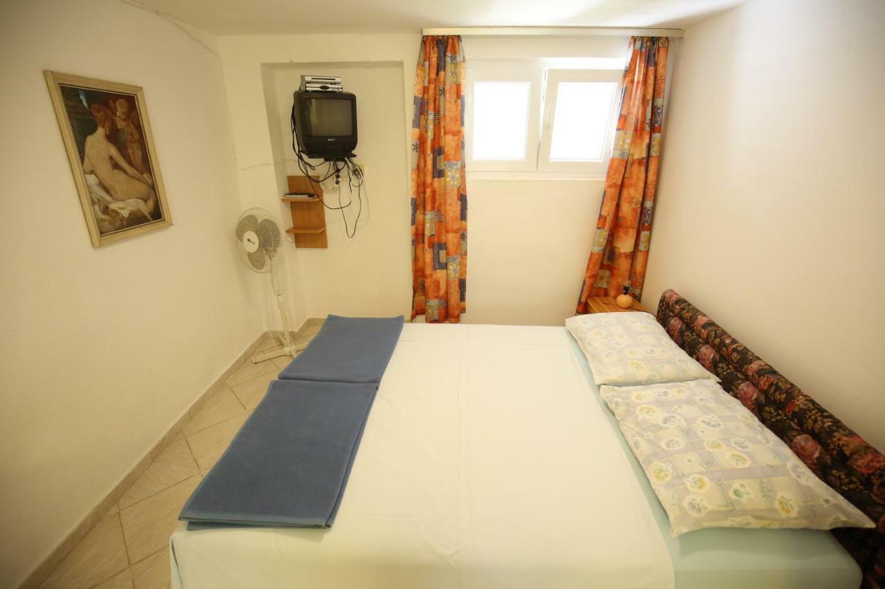 Apartments Paleka Petrcane Ngoại thất bức ảnh