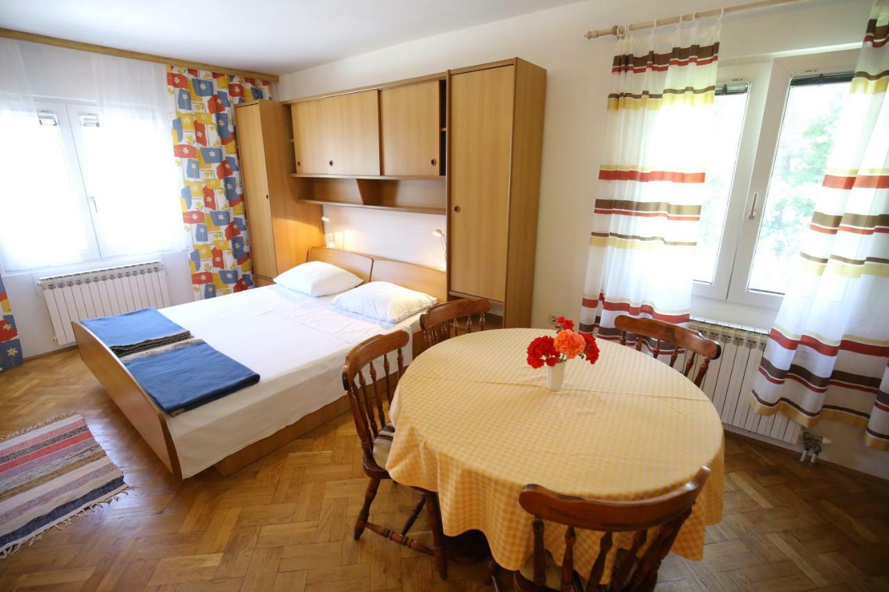 Apartments Paleka Petrcane Ngoại thất bức ảnh