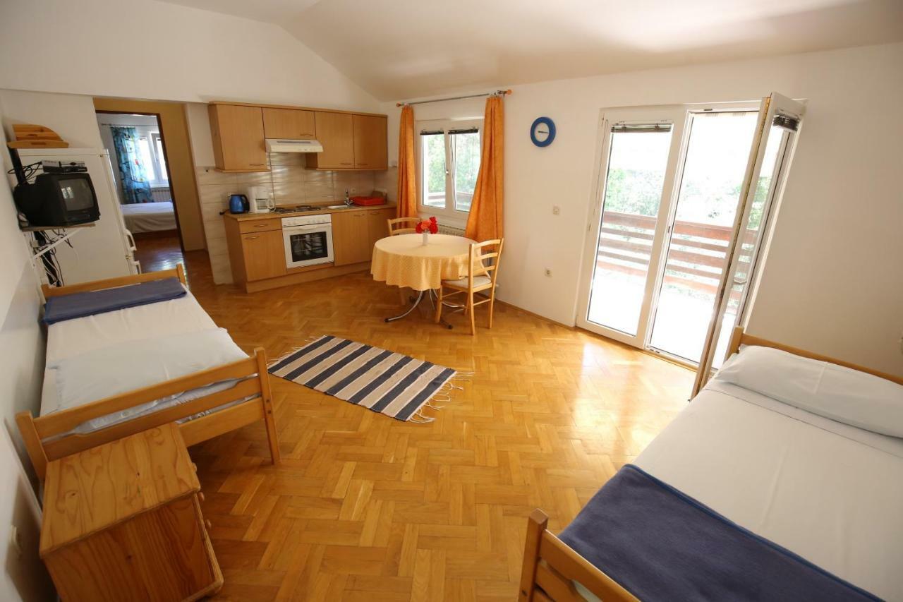 Apartments Paleka Petrcane Ngoại thất bức ảnh
