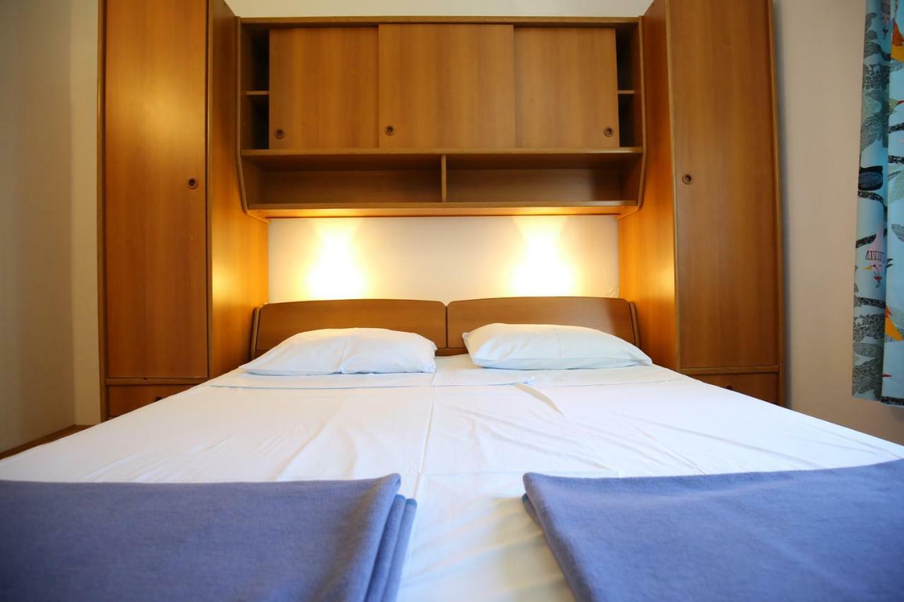 Apartments Paleka Petrcane Ngoại thất bức ảnh