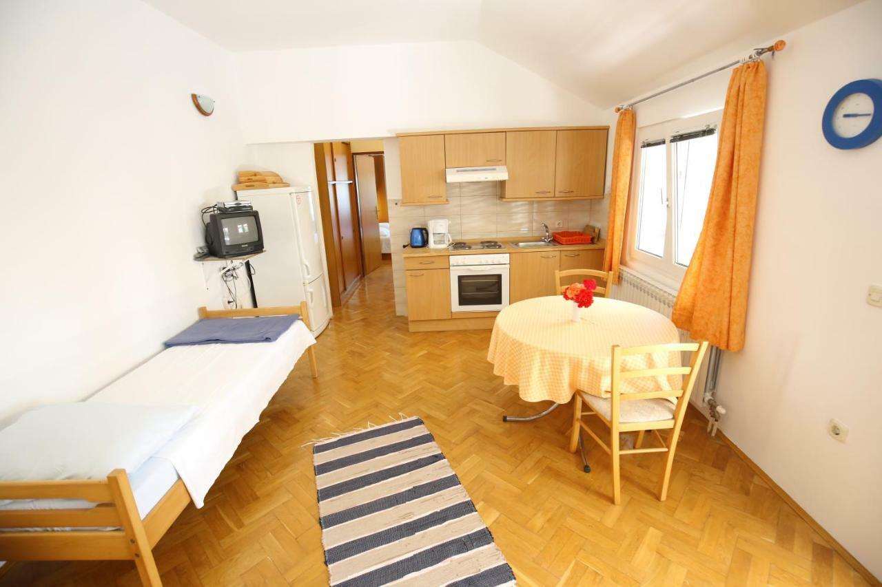 Apartments Paleka Petrcane Ngoại thất bức ảnh